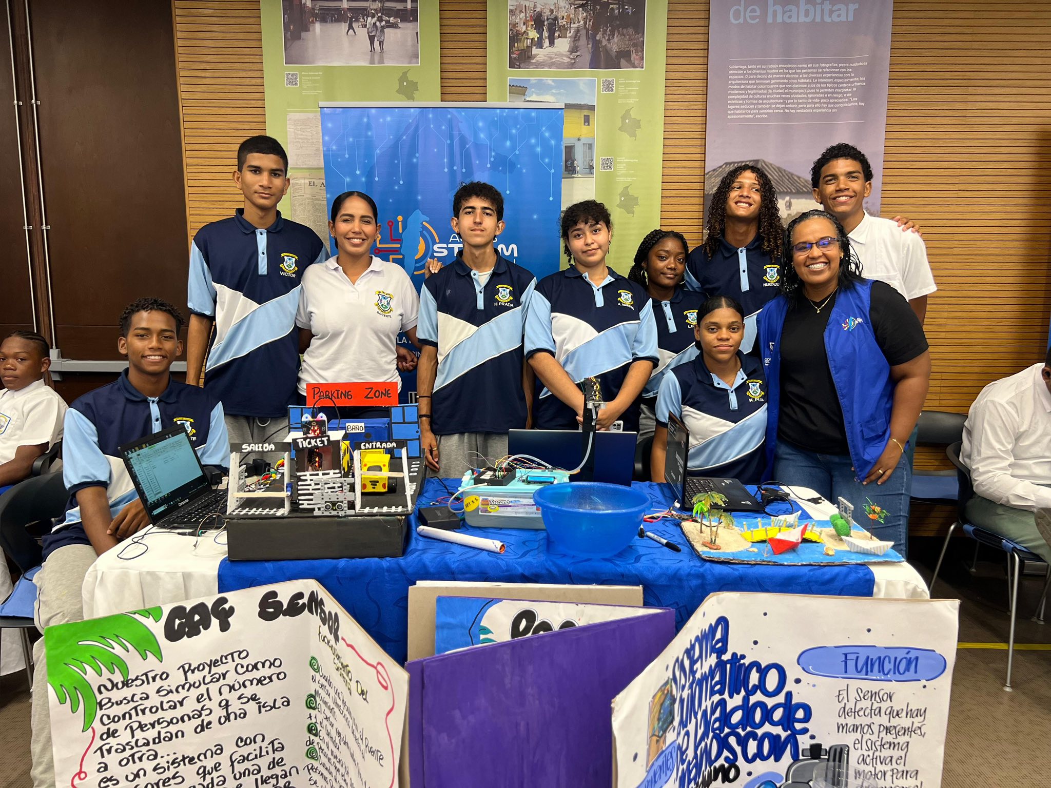 COLEGIOS OFICIALES PRESENTAN PROYECTOS INNOVADORES EN EL MARCO DE LAS AULAS STEAM