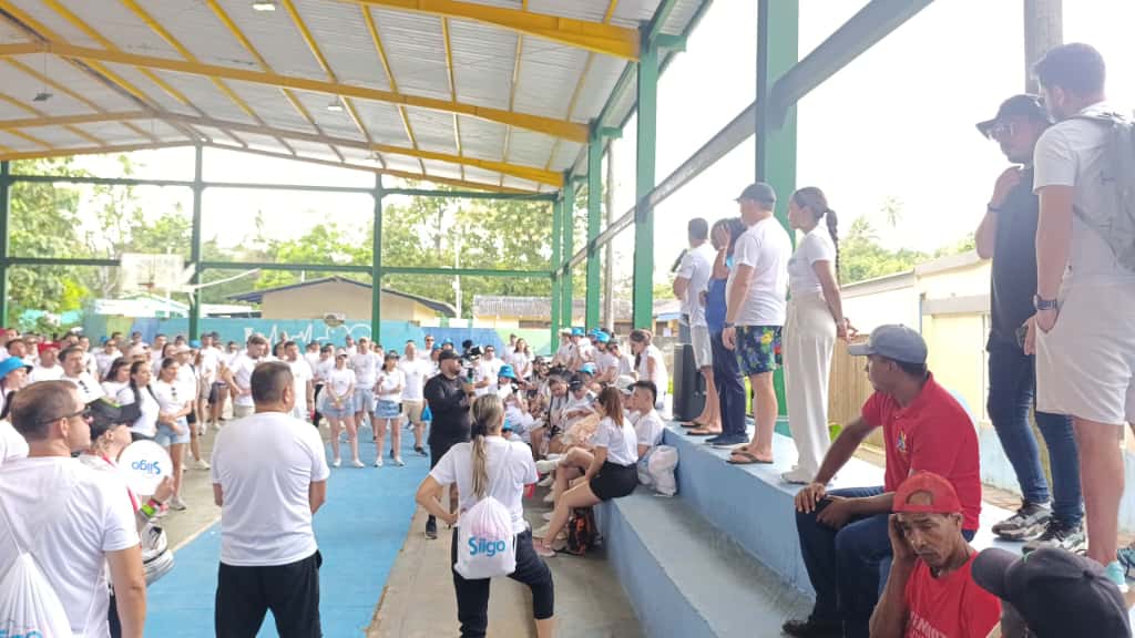 MEJORAMOS LOS ESPACIOS DEPORTIVOS DE BROOKS HILL CON ARTE Y COMUNIDAD