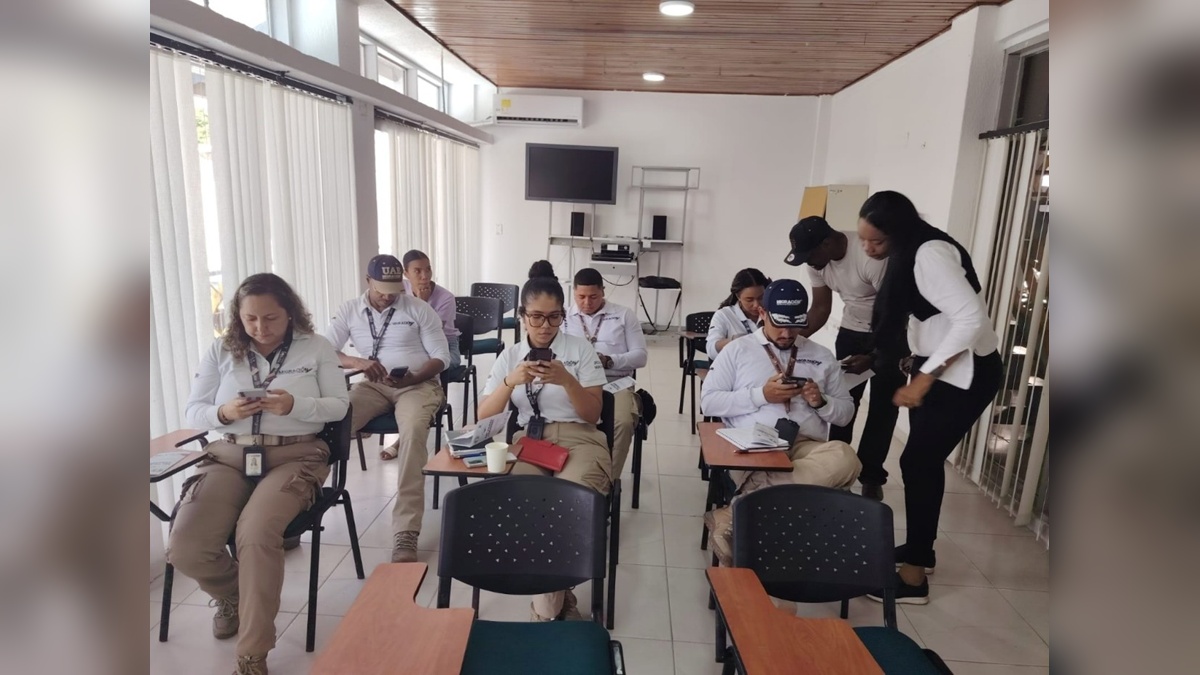 Visita Realizada Por El Área De Relacionamiento Con La Ciudadanía A Migración Colombia