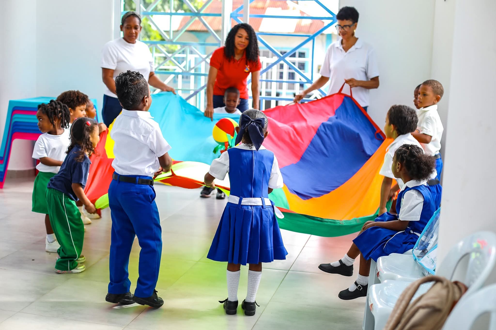 Niños Brooks Hill Estrenan Nueva Sede en Little Dolphins