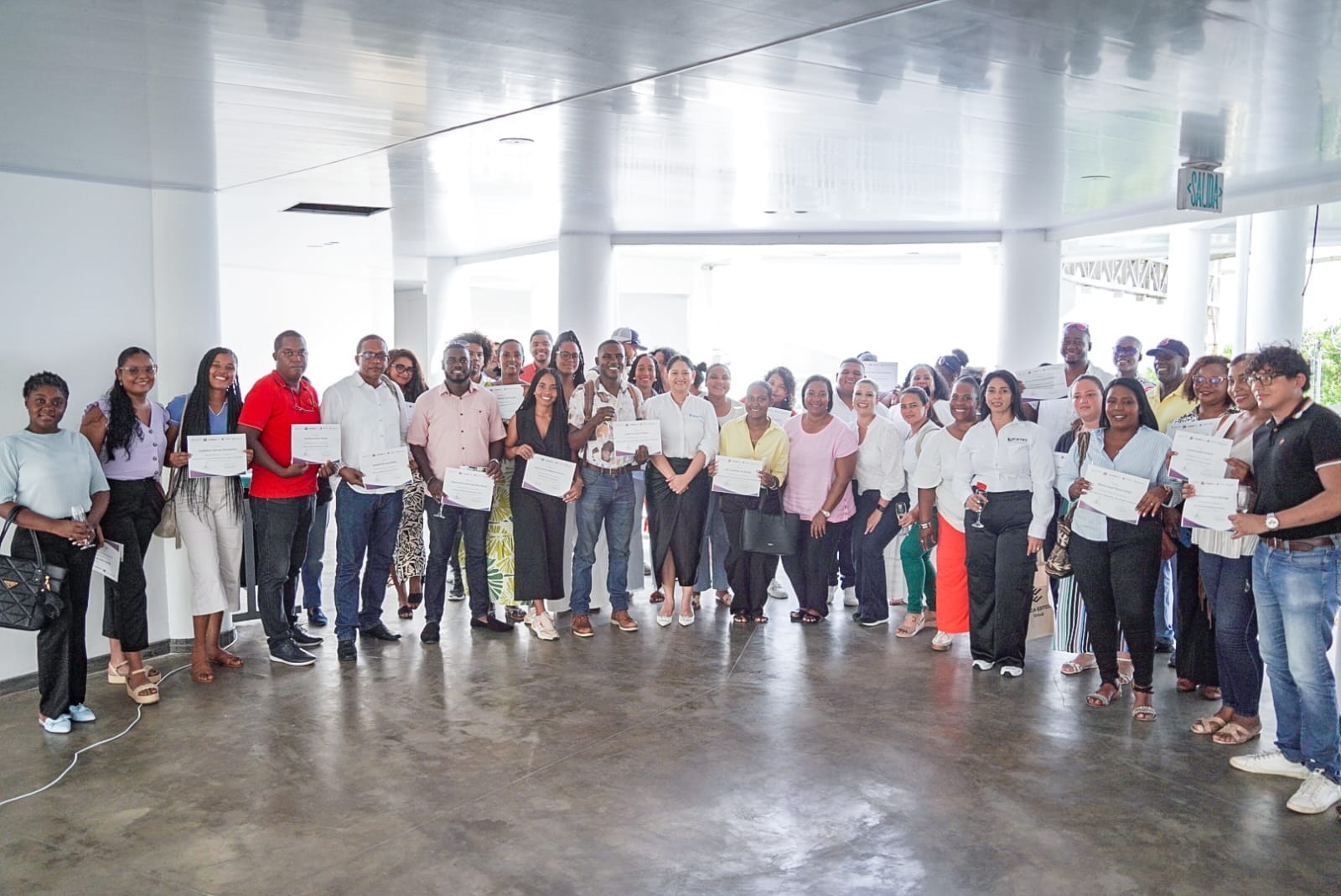 Entregamos 50 Becas Para Maestrías De La Institución Alma Matter